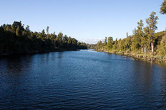 Arnold River, Blick von der Hängebrücke flussauf