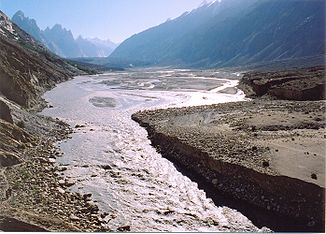 Der Braldu, im Hintergrund befindet sich der Baltoro-Gletscher