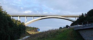 Die Blombachtalbrücke aus dem Blombachtal