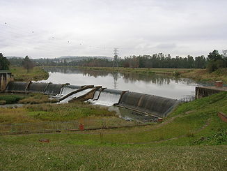 Ein Wehr des Msunduzi River bei Pietermaritzburg