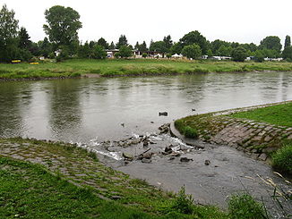Die Mündung der Hamel in die Weser im Norden Hamelns