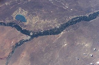 Das Tal des Neuquén und der Pellegrinisee, fotografiert von der ISS
