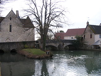 Der Fluss in der Stadt Issoudun