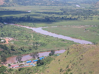 Mündung des Ruvuvu (hinten links) in den Kagera-Nil (hinten rechts)