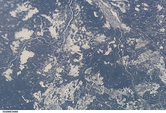 Kenogami River von der ISS (diagonal an der oberen linken Ecke)