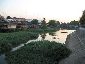 Der Lopburi-Fluss in der Stadt Lopburi