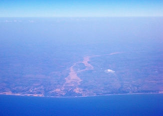 Luftbild der Mündung des Palar