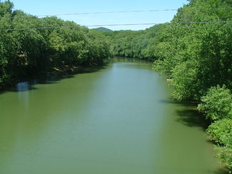 Der Ohio Brush Creek in der Nähe seiner Mündung in den Ohio River.
