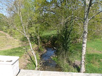 Der Fluss in Oradour-Fanais