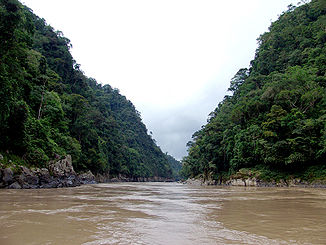Marañón nach der Mündung des Río Santiago bei Borja