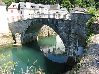 Brücke über den Fluss in Licq-Athérey