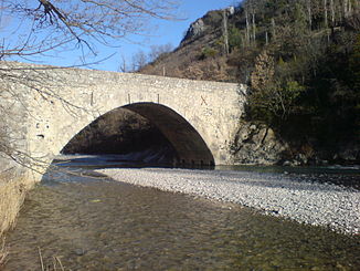 Brücke über den Fluss im Gemeindegebiet von Peipin