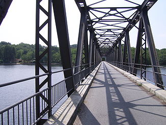 Brücke über den Stausee bei Marcillac-la-Croisille