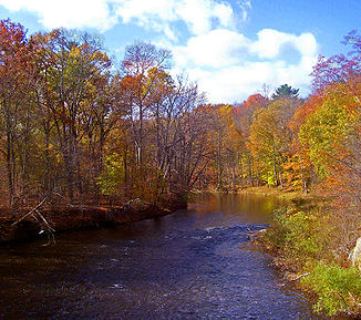 Der Shawangunk Kill im Abschnitt, in dem er die Grenze zwischen Orange und Ulster County bildet.