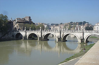 Der Tiber in Rom bei der Engelsbrücke