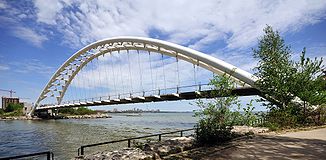 Die Humber Bay Arch Bridge befindet sich an der Mündung des Humber in den Ontariosee