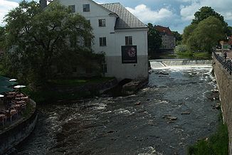 Fyrisån in Uppsala an der einst zur Universität gehörenden Mühle