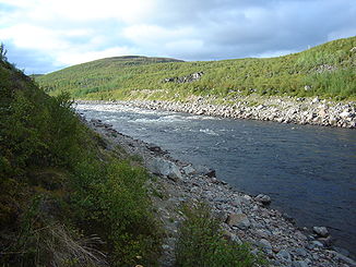 Der Tanaelva nahe Nuorgam, vom finnischen Ufer gesehen