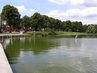 Ende der Wakenitz am Falkendamm in Lübeck - am linken Bildrand ist der Überlauf zum Elbe-Lübeck-Kanal sichtbar