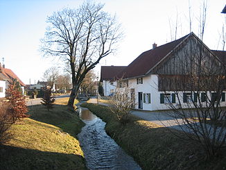Der Zeller Bach in der Ortschaft Zell