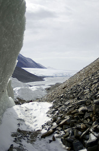 Blick auf Tschad- und Hoaresee vom Suessgletscher aus