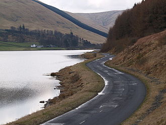 Loch of the Lowes von der A708 gesehen