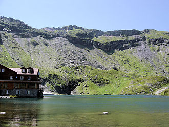 Bâlea-See mit der Bâlea-Hütte