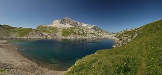 Panoramabild des Butzensees mit Butzenspitze im Hintergrund