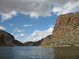Der Canyon Lake vom Wasser aus