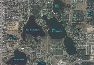 NASA-Satellitenbild, mit Namen der Seen