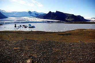 Blick auf den Fjallsarlon mit dem Fjallsjökull im Hintergrund