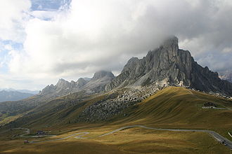Panorama des Passo di Giau, Anstieg von Süden;mit dem Nuvolau über dem Pass