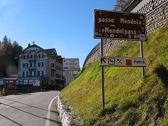 Schild an der Passhöhe des "Passo Mendola" (Mendelpass)