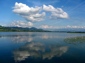 Blick von Pfäffikon-Rutschberg über den See nach Auslikon und Wetzikon