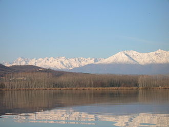 Riflesso montagne sul Lago di Candia.jpg