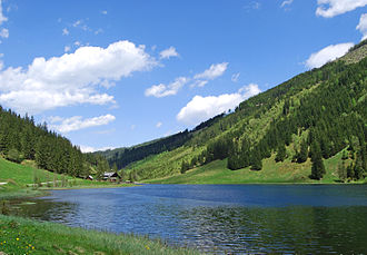 Der Bodensee von Südwesten, im Hintergrund der Gasthof Forellenhof
