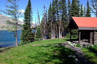 Sunburst Lake mit Ranger-Hütte