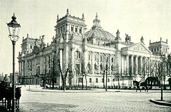Reichstagsgebäude am Königsplatz in Berlin, um 1895.