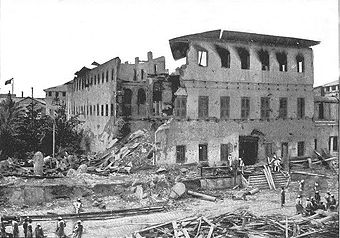 Zerstörtes Gebäude nach dem Angriff im Britisch-Sansibarischen Krieg