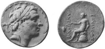 Silbermünze von Antiochos III. dem Großen (Die Rückseite zeigt den Gott Apollon)