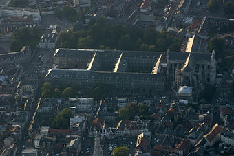Luftaufnahme der Abtei Saint-Vaast