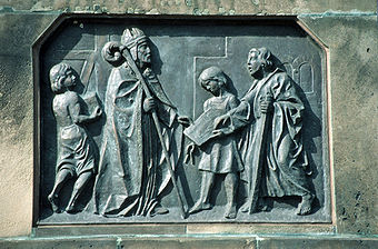 Bonifatius baut eine Kirche, Relief auf dem Sockel der Statue des Hl. Bonifatius von Werner Henschel (1830) in Fulda (Detail)