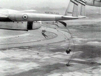 Französische Fallschirmspringer in der Schlacht von Điện Biên Phủ