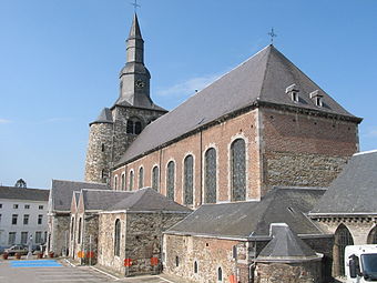 Die romanische St. Feuillien-Kirche im belgischen Fosses-la-Ville