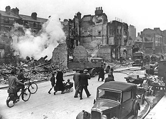 Durch deutsche Luftangriffe zerstörte Häuser in London