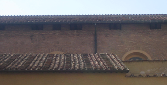 Reste des frühchristlichen Mauerwerks an der Außenwand von Santa Maria Maggiore