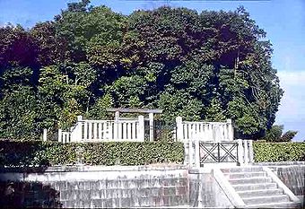 Grab der Tennō Temmu und Jitō in Nara