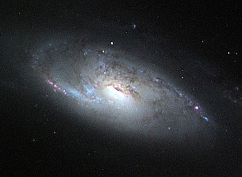 Galaxia espiral M106.jpg
