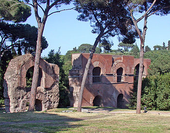 Reste des Arcus Neroniani der Aqua Claudia am Palatin
