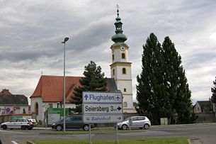 Ortseinfahrt und Pfarrkirche Feldkirchen bei Graz (2008)